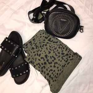 H&M Women’s shorts leopard print size 4